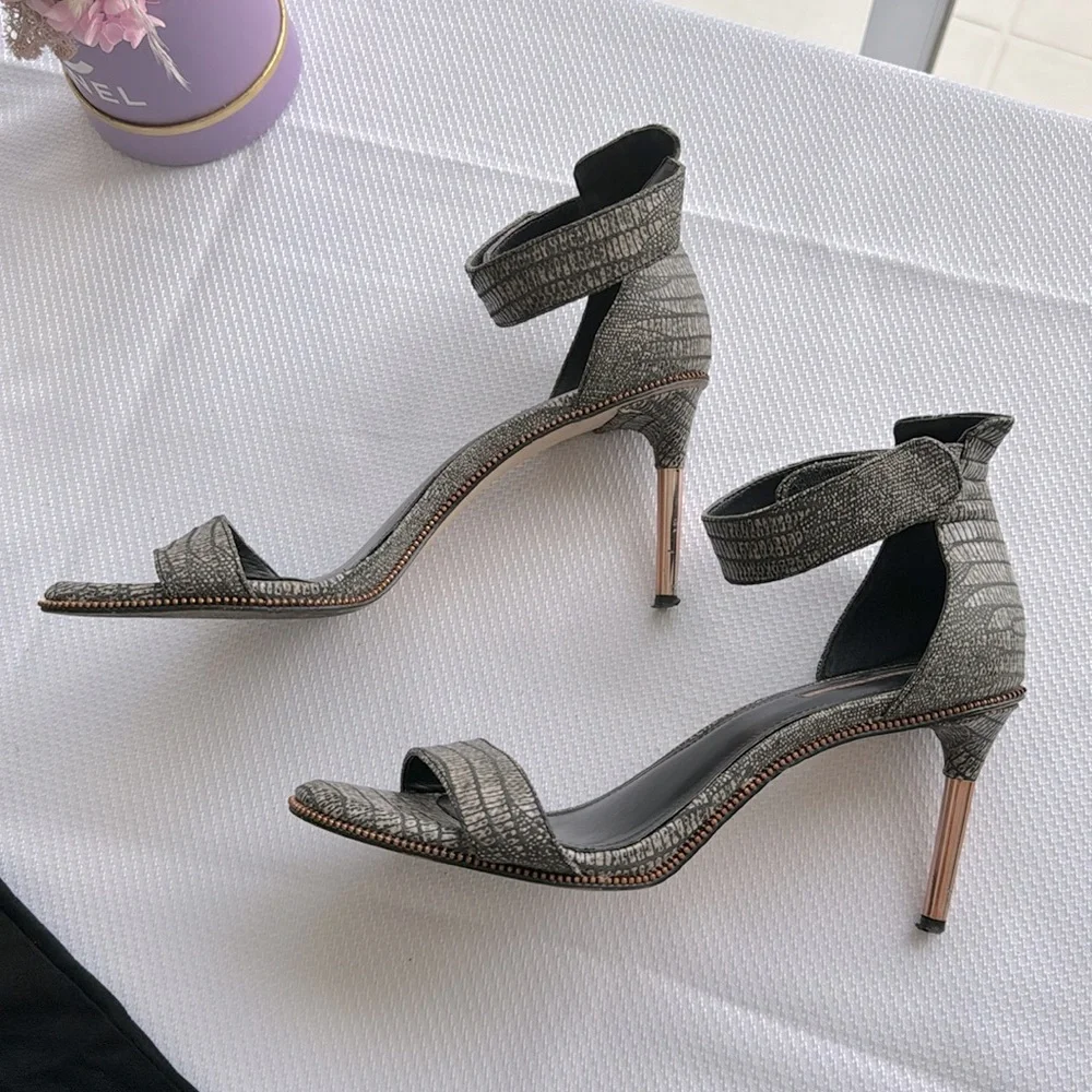 BCBG sandals size 9 - Picture 5 of 9